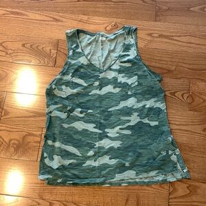 Old Navy camo tank size Large